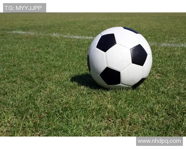 阿拉斯足球:探索这项运动的魅力与发展历程,感受激情与团队精神的结合 阿拉斯足球:探索这项运动的魅力与发展历程,感受激情与团队精神的结合