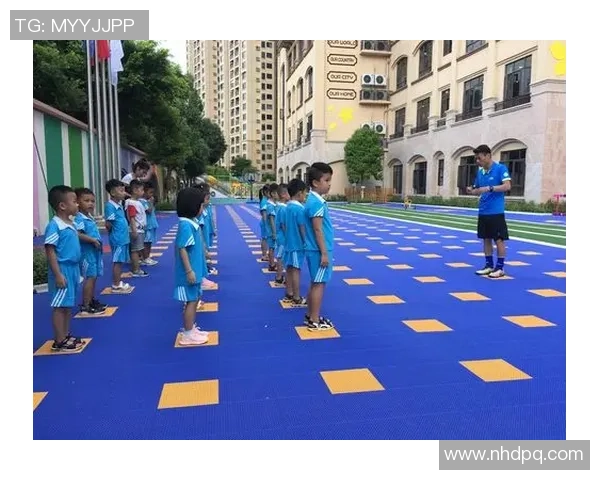 幼儿园小班足球律动活动方案促进儿童身体协调与团队合作能力提升