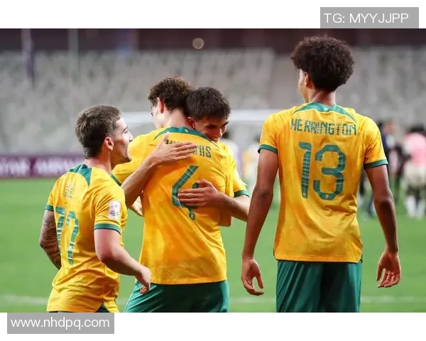 掌握小足球的钩法技巧提升你的足球水平与比赛表现