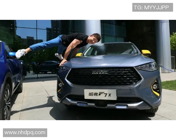 足球肌肉如钢铁铸就的力量与灵活性展现运动员的极致魅力与拼搏精神 足球肌肉如钢铁铸就的力量与灵活性展现运动员的极致魅力与拼搏精神